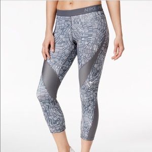 Nike Pro Capri leggings size large